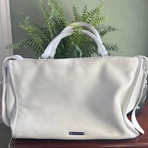 No longer need. Rather sell it then let it sit in my closet and collect dust.